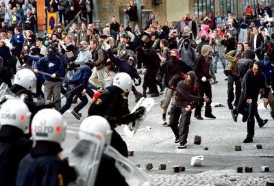 Stenkastning_vid_Avenyn